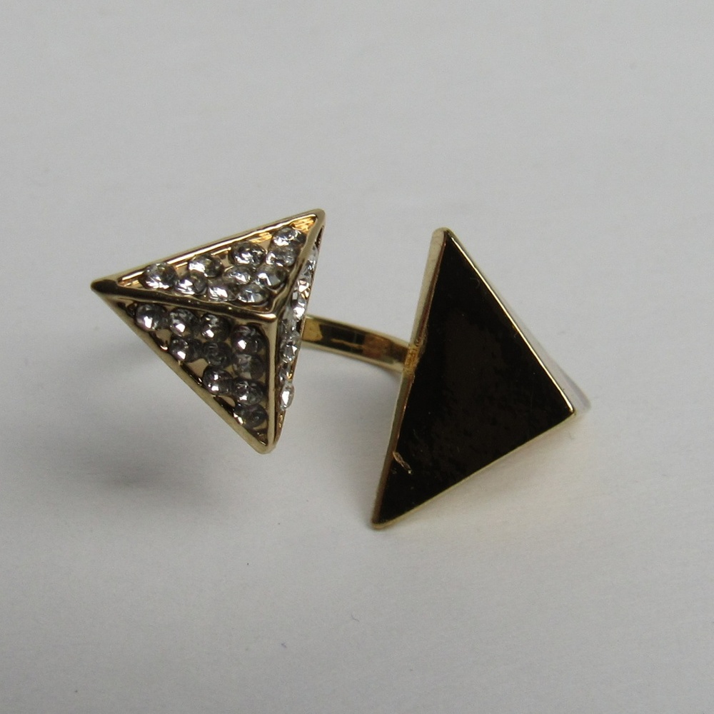 NWT Gold Rhinestone Pyramid Ring Size 7